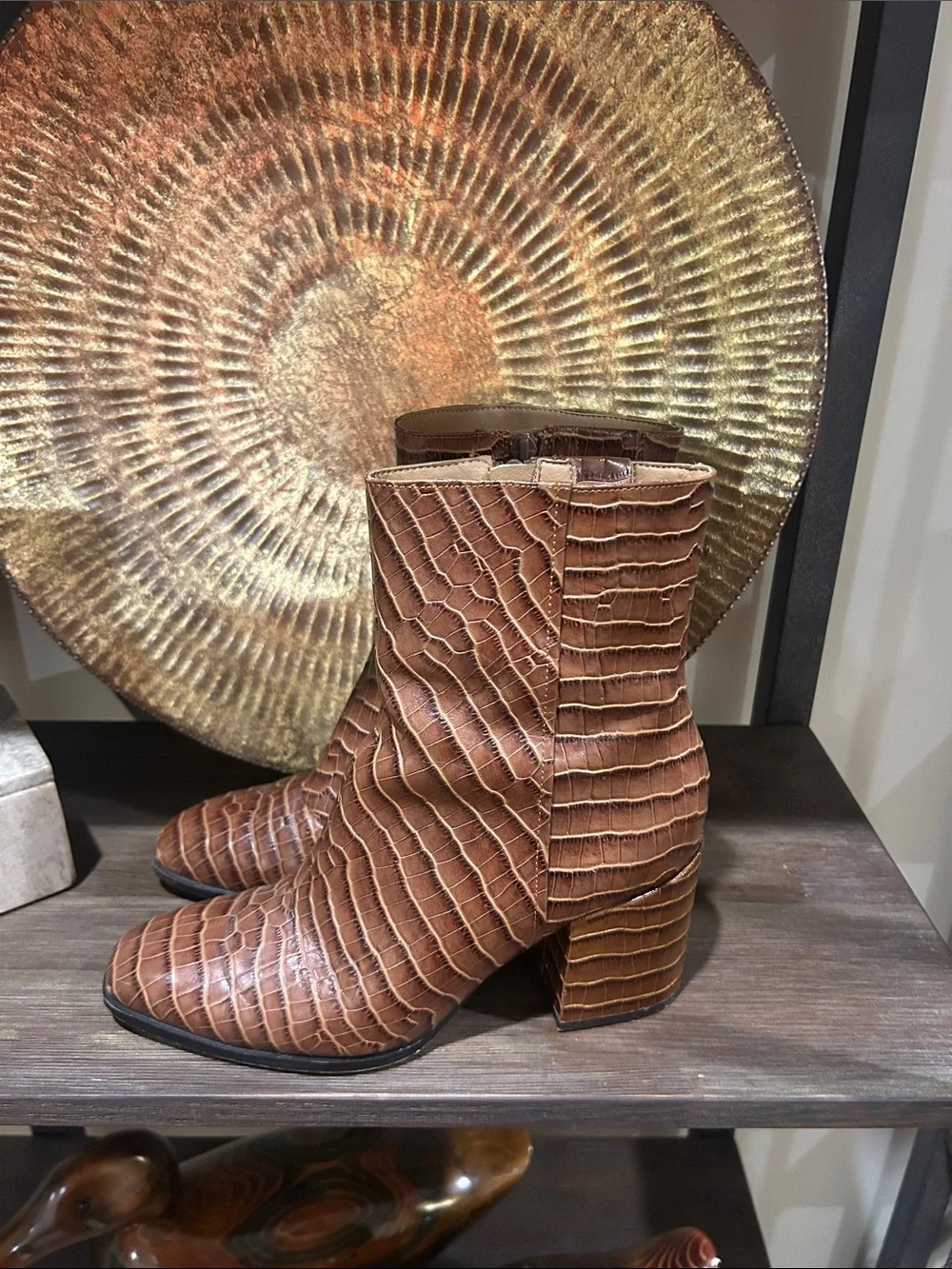 Vionic - 8 - Brown Croc-Embossed Leather Ankle Boots -Womens